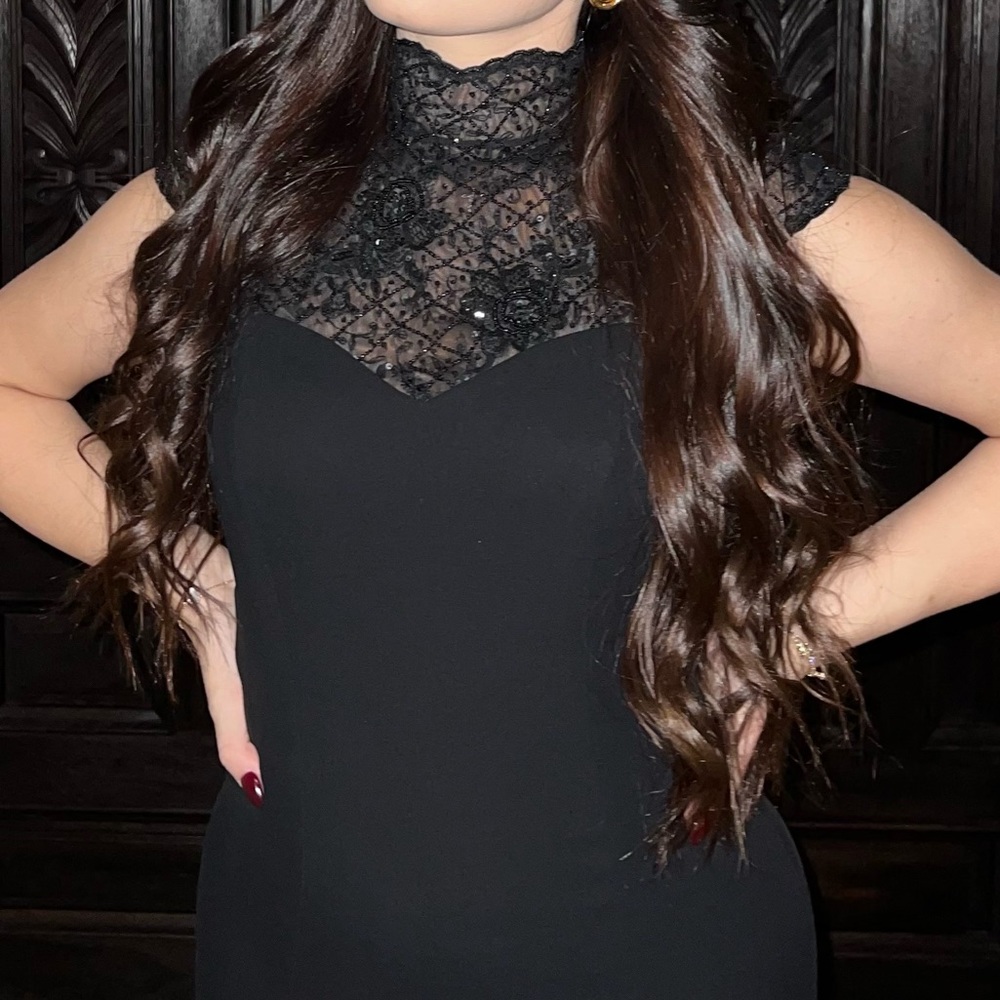 Escada - Picture 2 of 6